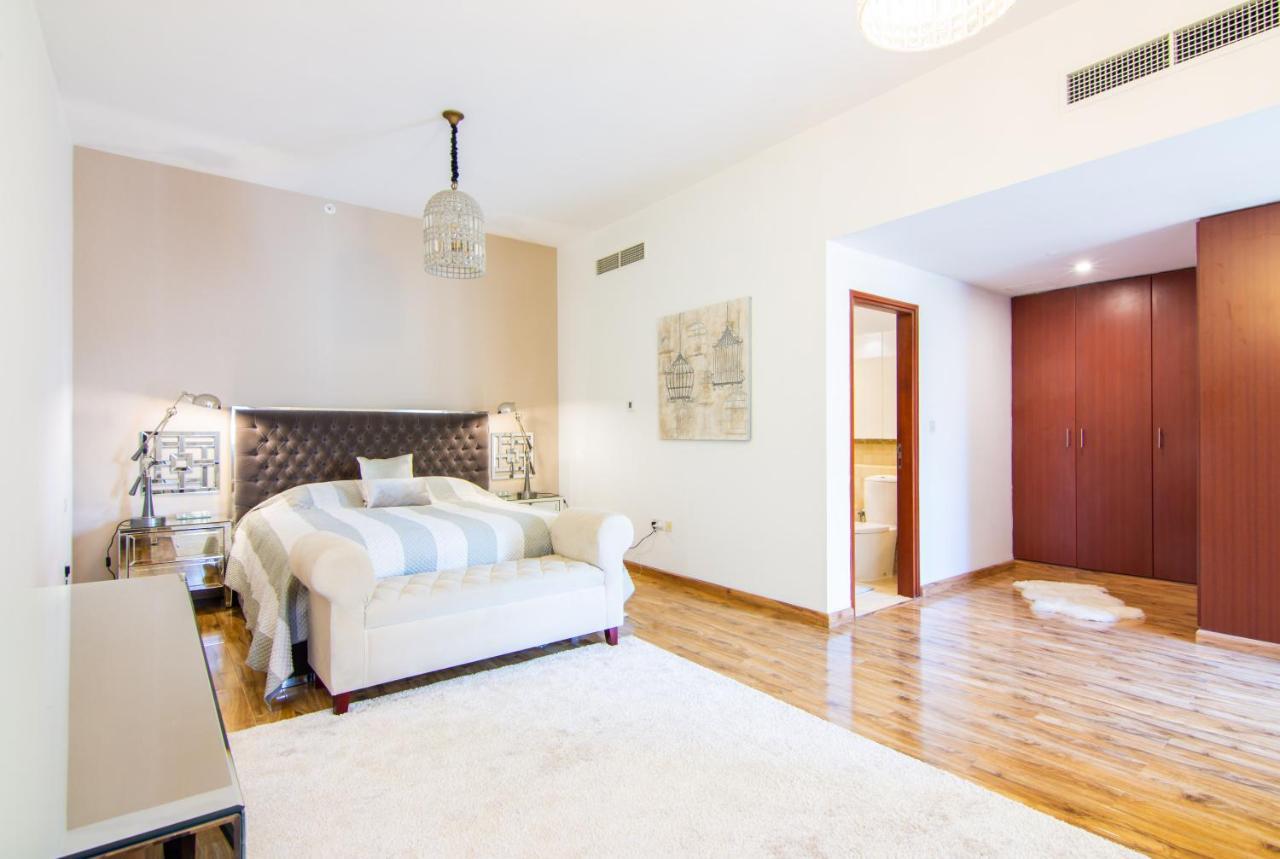Huge 1br In Jbr Apartamento