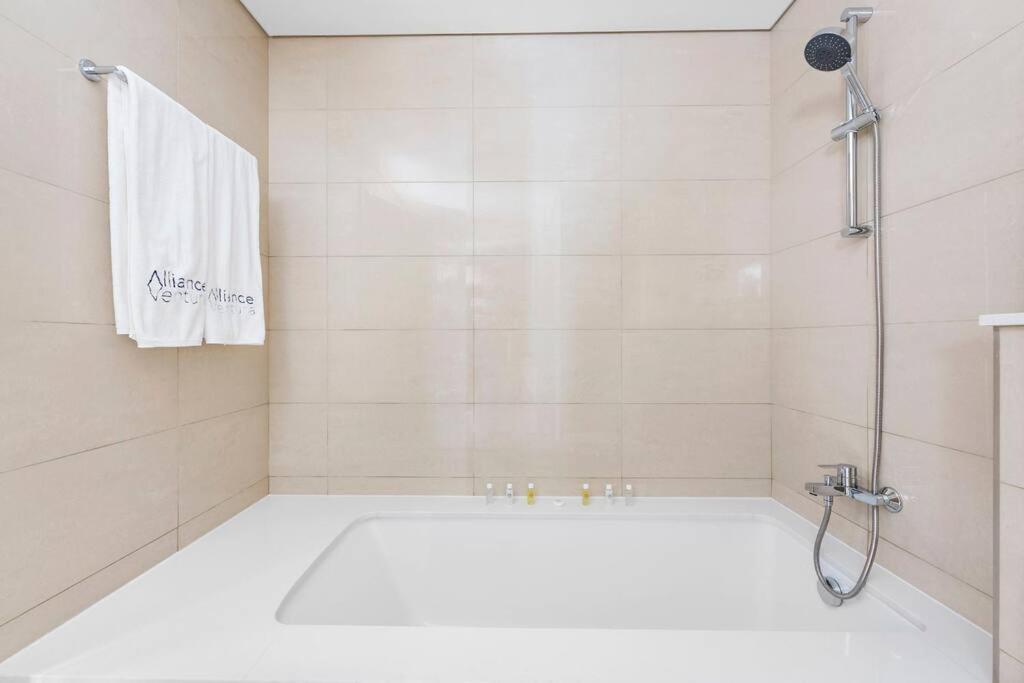 Luxe Burj Royale 2br With Burj Khalifa View *