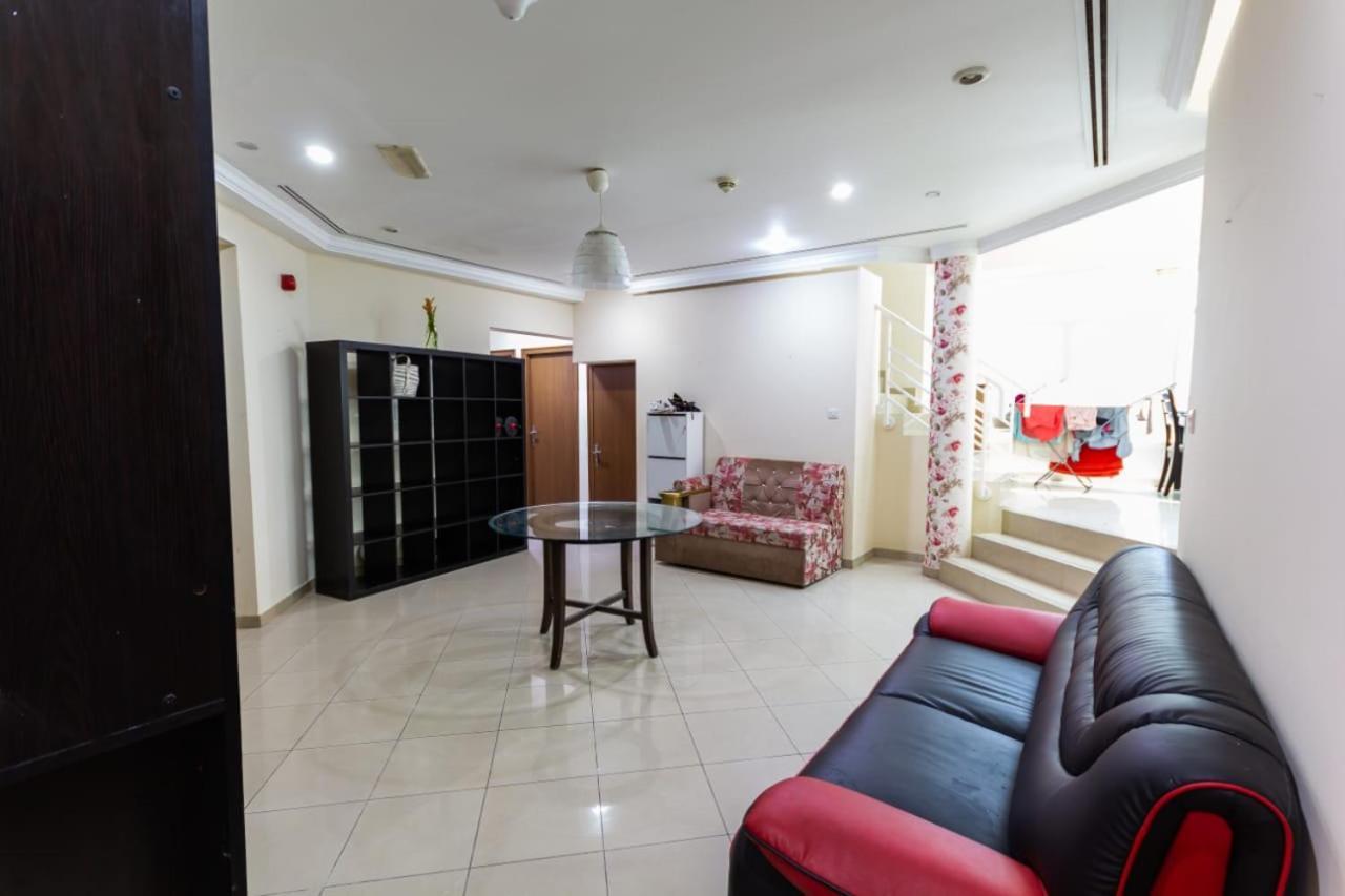 Big For ' Girls ' Only At Dubai, Marina Alloggio in famiglia Dubai