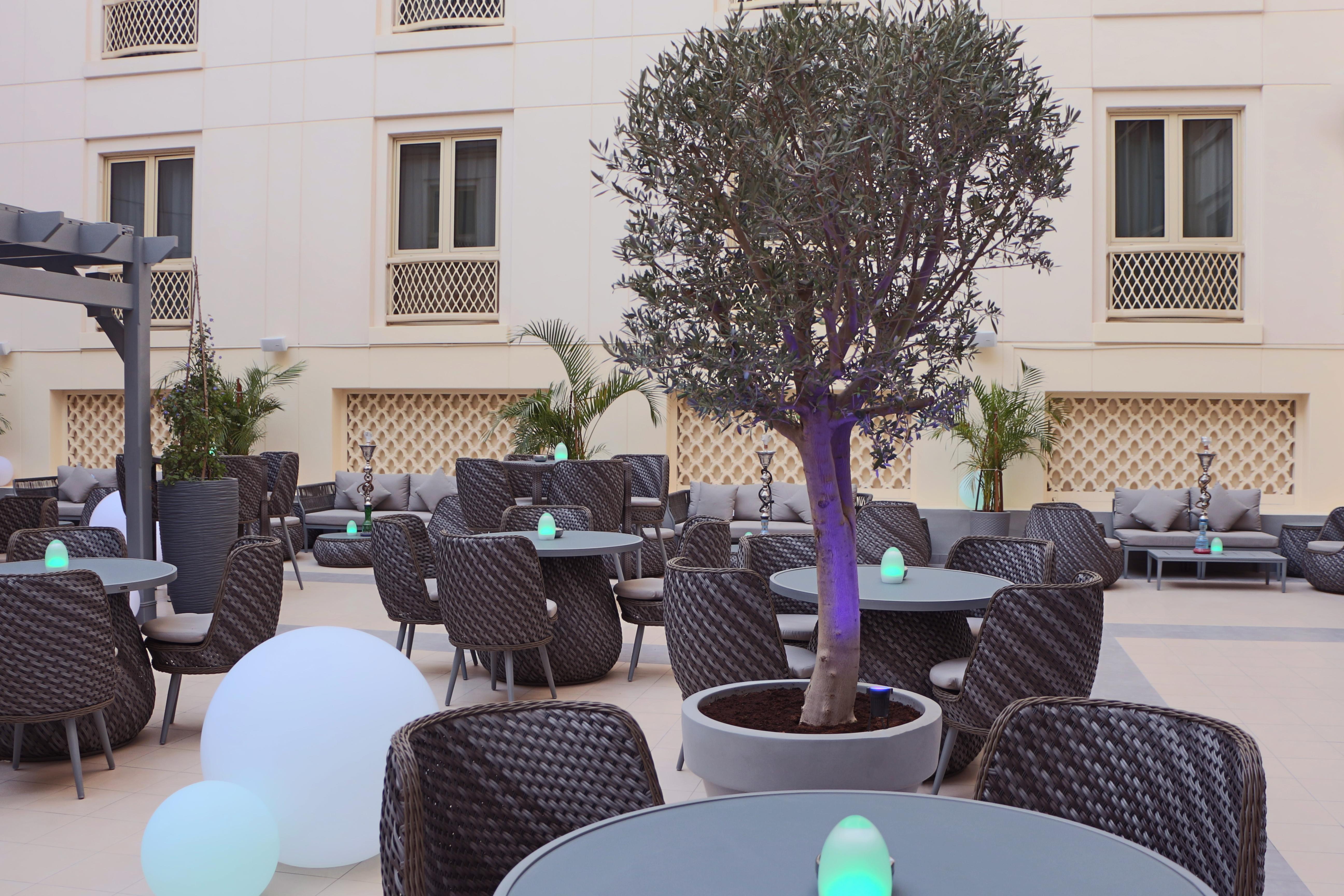 Hotel Moevenpick & Bur 5*