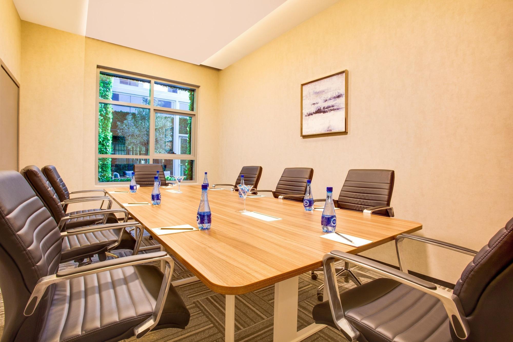 Hotel Lemon Tree Hotel, Jumeirah 4*
