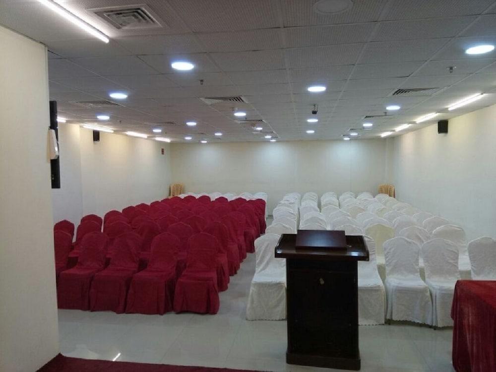 Skylark Al Barsha 3* Dubái