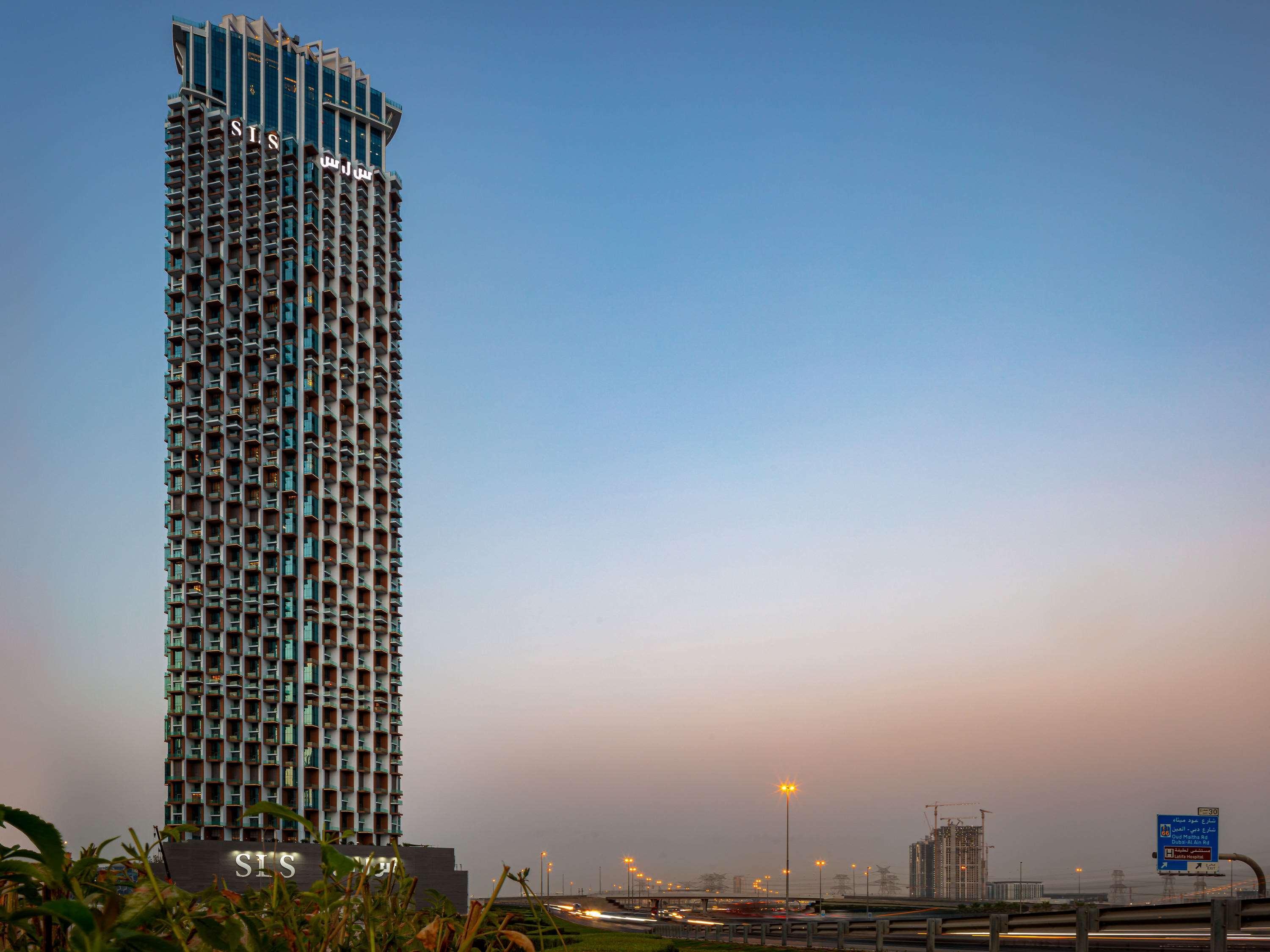 Sls & Residences Dubai