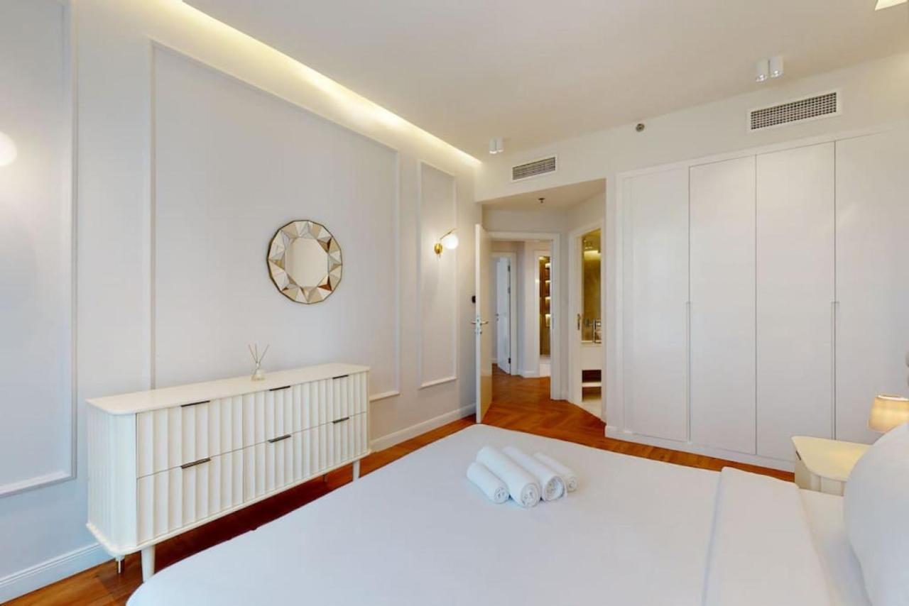 Torch Tower - Opulent Two Bedroom Appartement