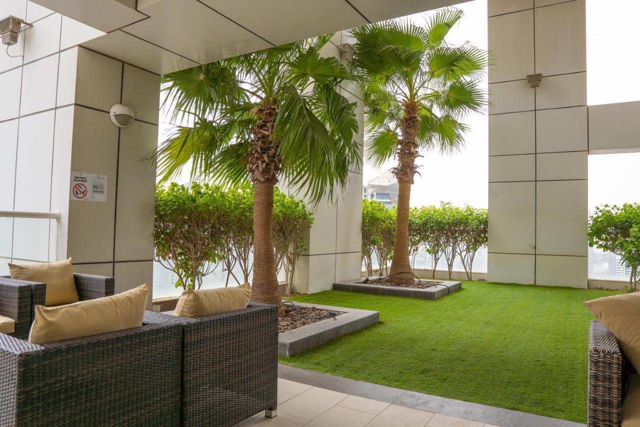 Lägenhet Veluxa - Designer 1 Bedroom With Sea View! Dubai