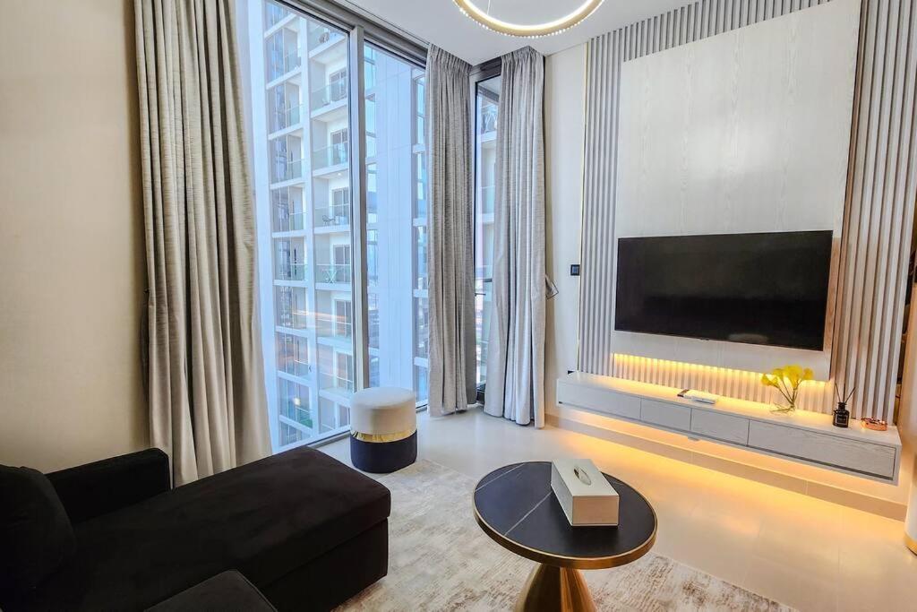 By Latinem Luxury 1br Cvr A702 Near Burj Khalifa Apartamento Dubái
