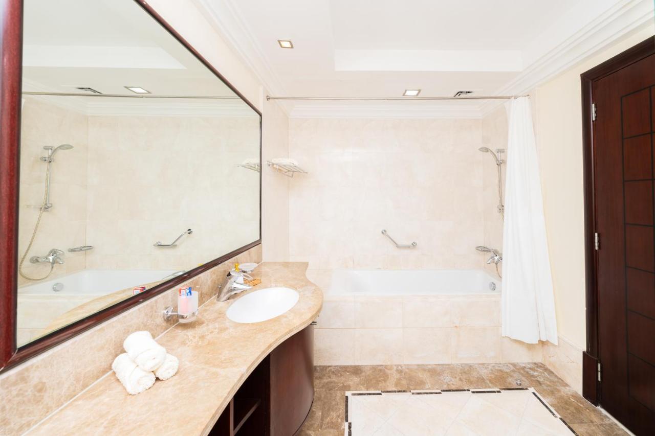 Grandeur Palm Jumeirah Beachfront & Pool Apartment