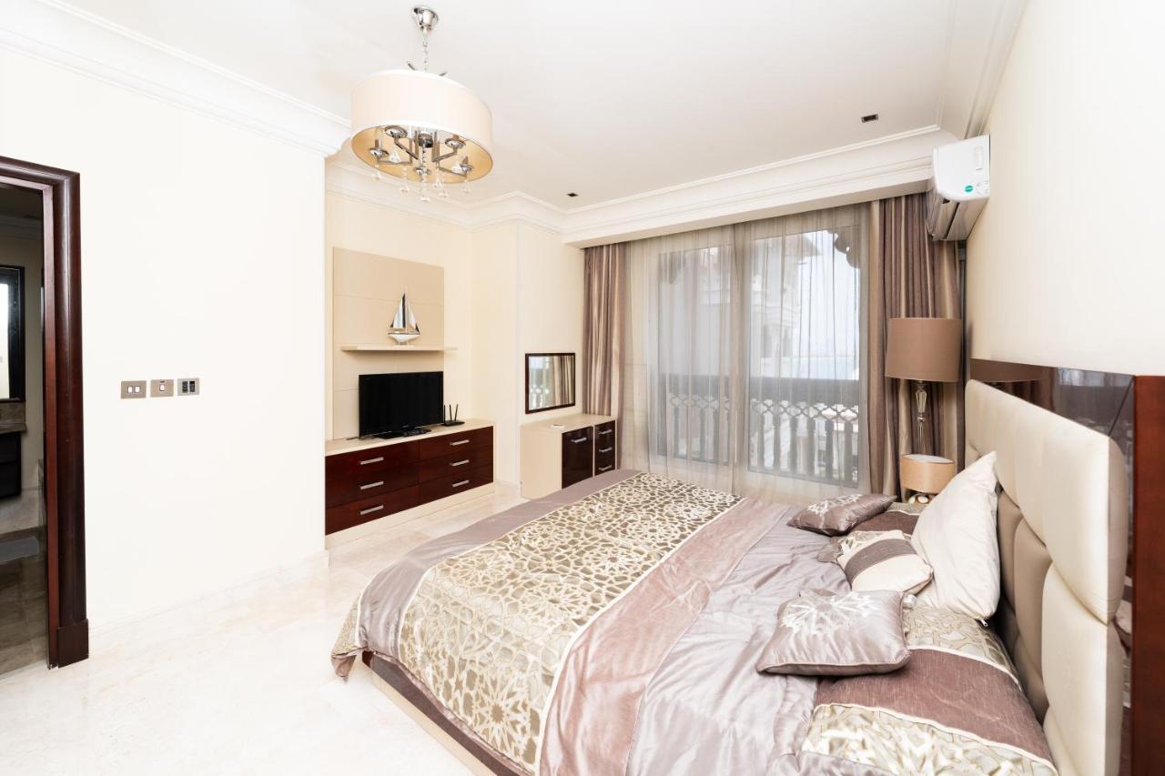 Grandeur Palm Jumeirah Beachfront & Pool Apartment *