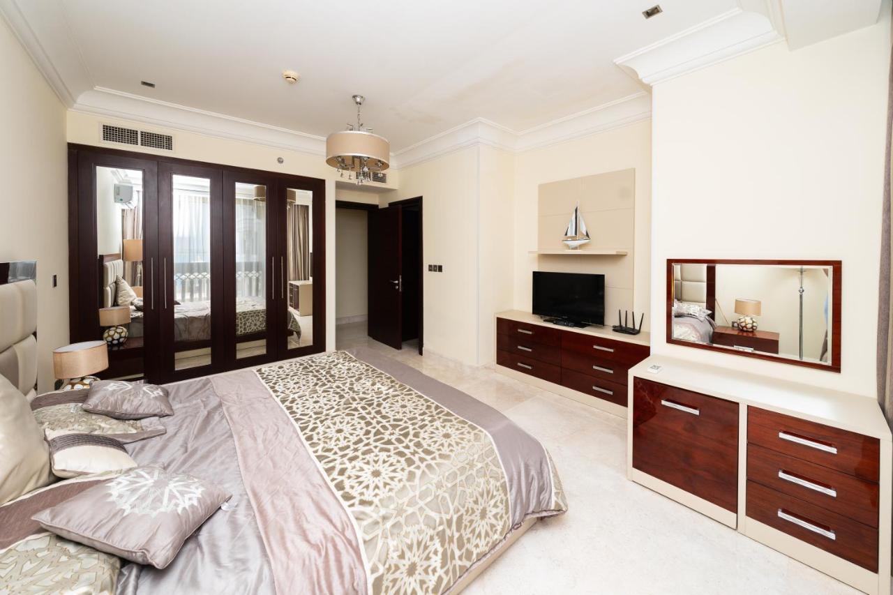 Grandeur Palm Jumeirah Beachfront & Pool Apartment *