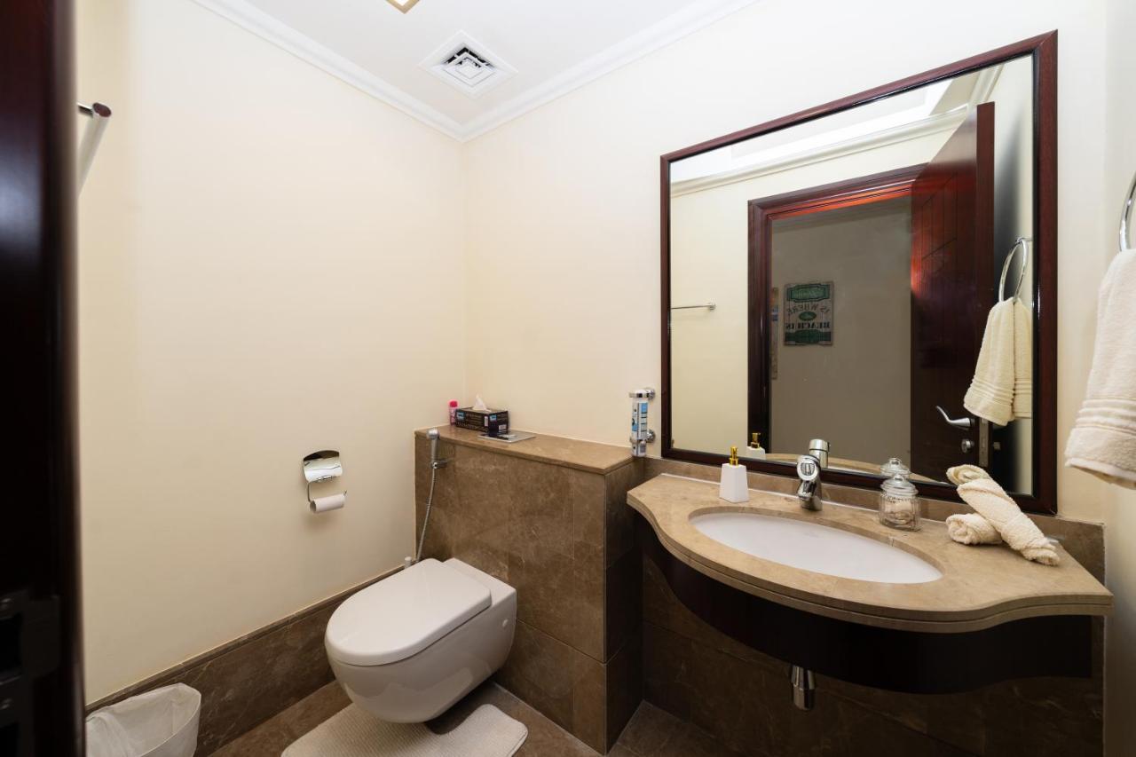 Apartment Grandeur Palm Jumeirah Beachfront & Pool