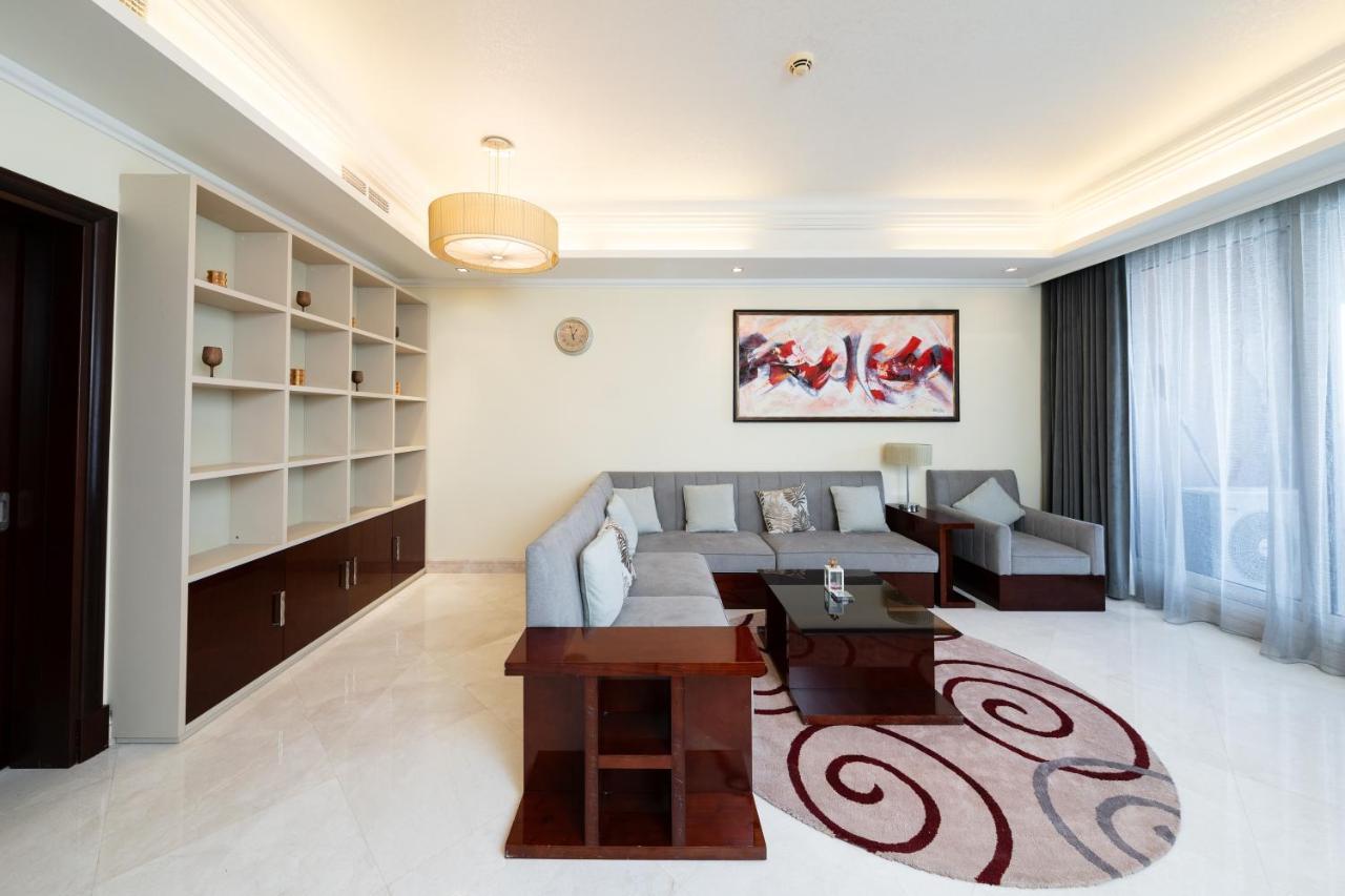 Grandeur Palm Jumeirah Beachfront & Pool Apartment