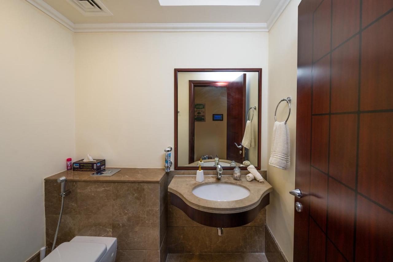 Grandeur Palm Jumeirah Beachfront & Pool Apartment *