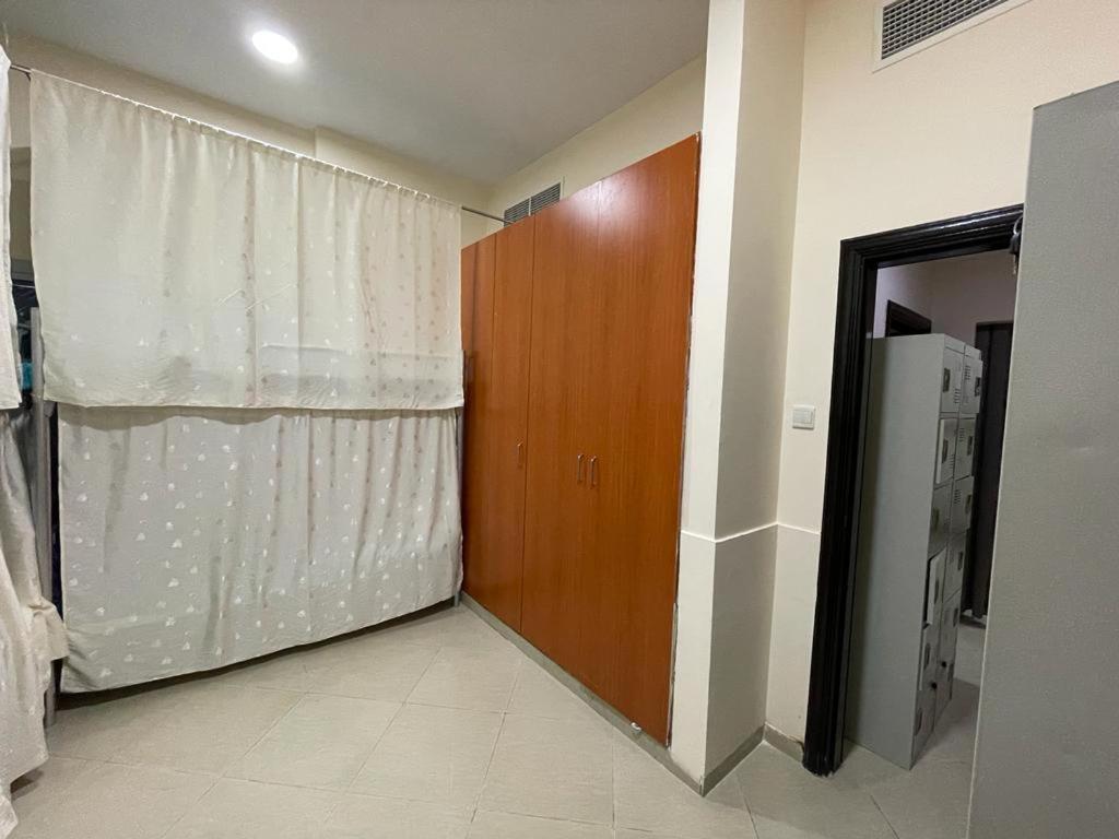 Al Raea Hostels Near Adcb Metro Station Asrama