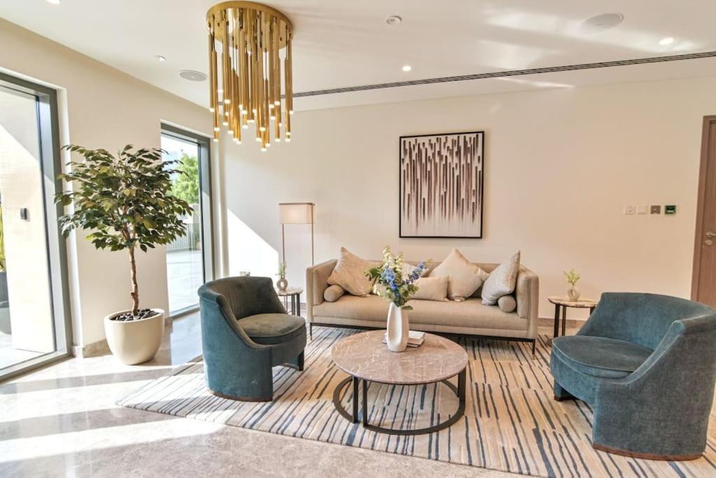 Luxury 2br High Floor Apt. W/ Burj Khalifa View With Laser Light Show And Dancing Fountain View Lejlighed