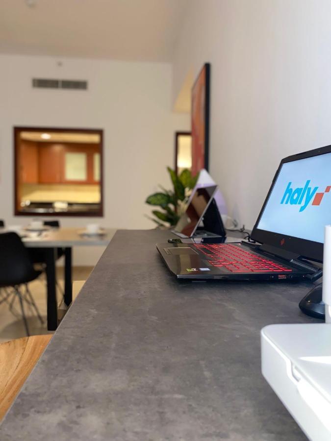Grays By Haly Hostel Dubai