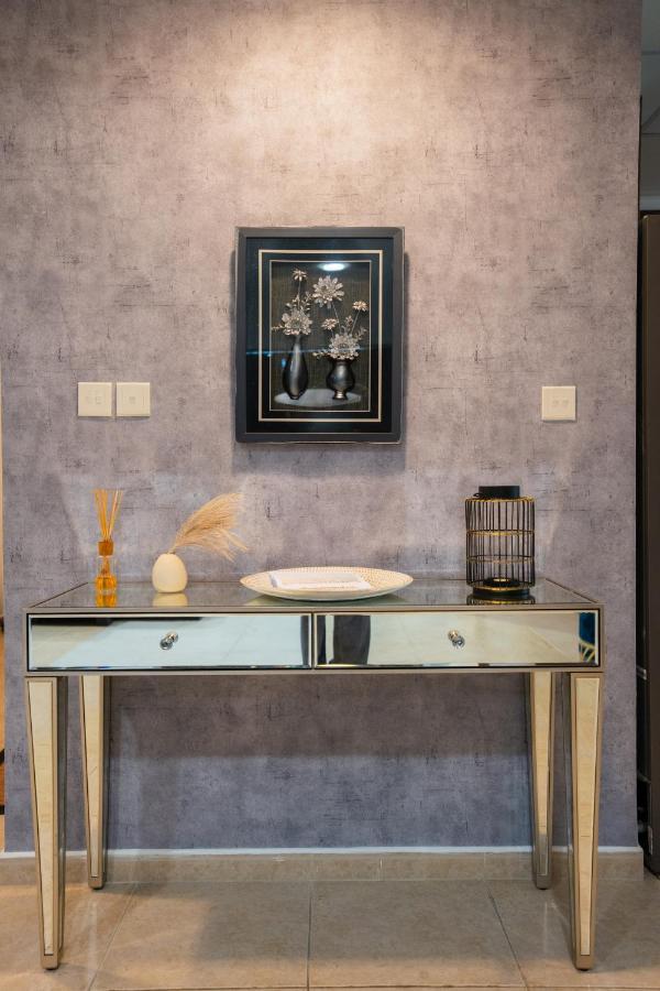 Elite 2br Luxurious Palm View In Marina *
