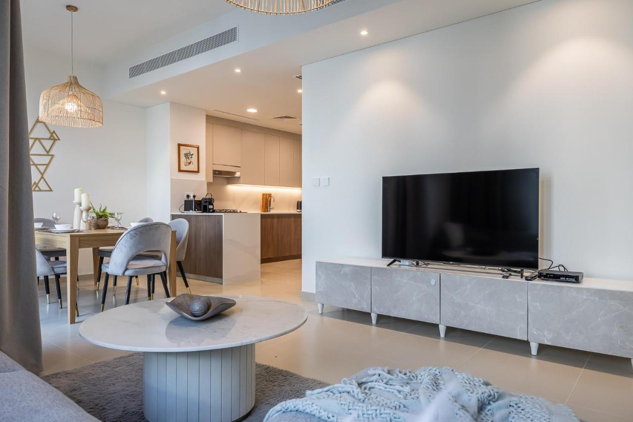 Spacious 3bdr Townhouse I Garden I Tilal Al Ghaf Feriehus *