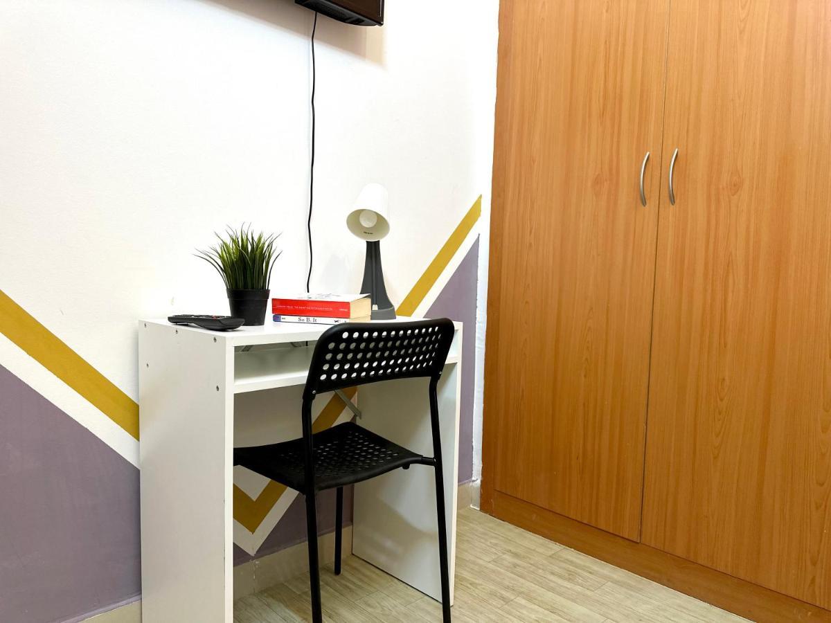 Double Window Partition In Tecom Near Metro Séjour chez l'habitant Dubaï