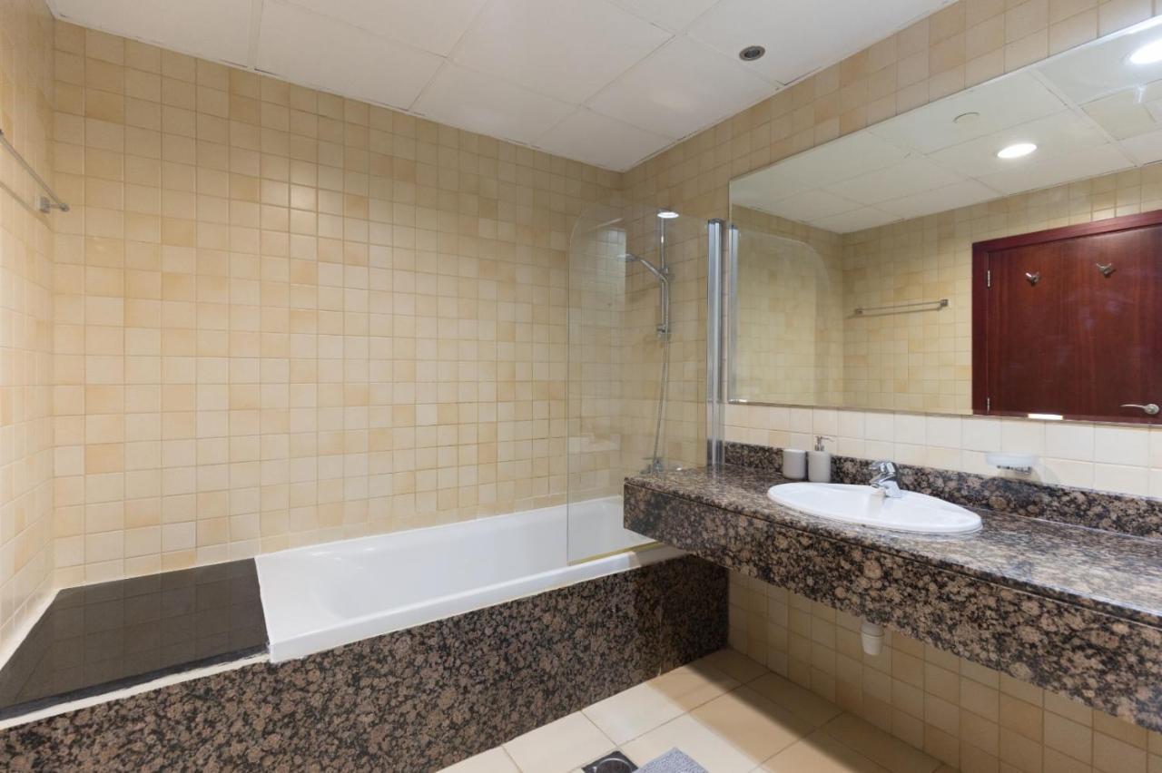 Spacious 1br 5 Minutes From * Dubái