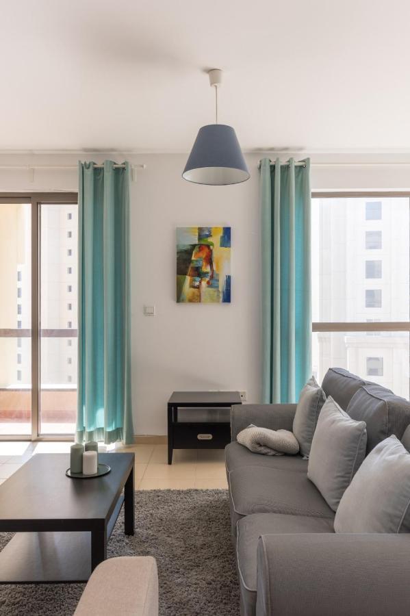 Spacious 1br 5 Minutes From *
