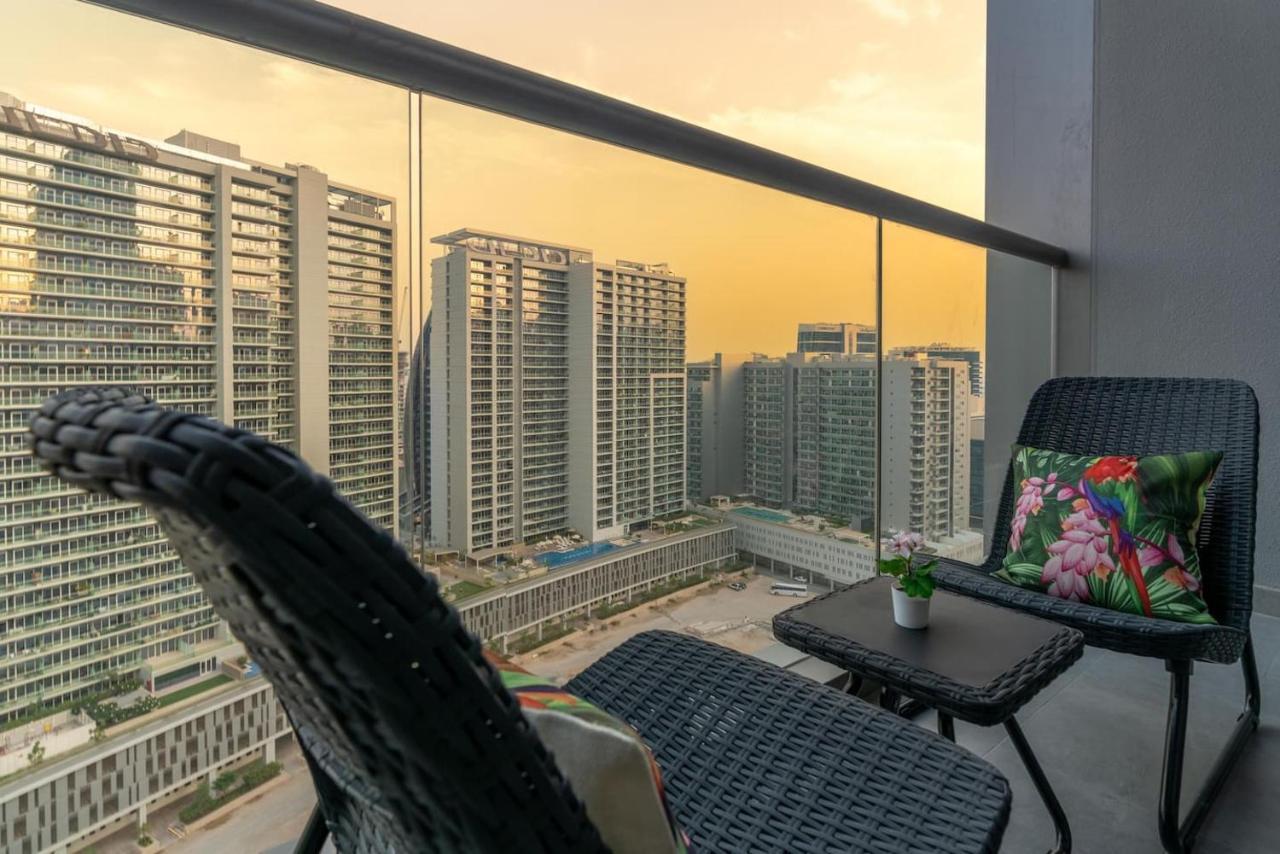 White Sage - Luxury A Few Minutes Away From Mall Apartment