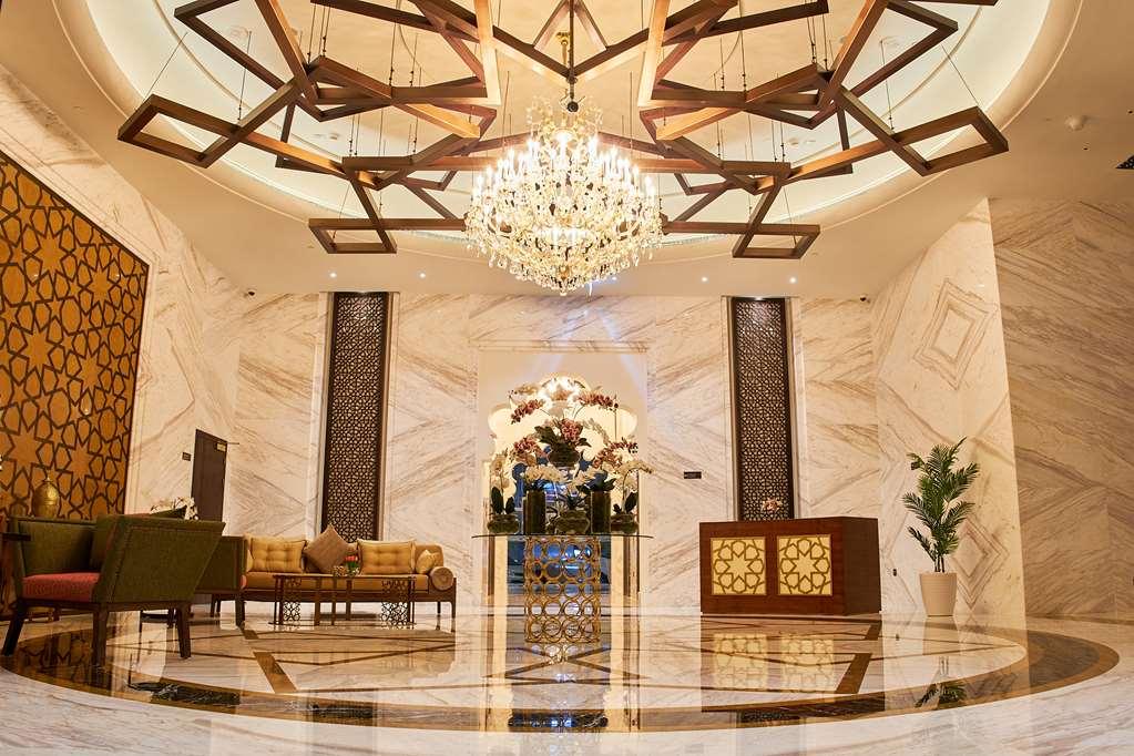 Carlton Creek Hotel *