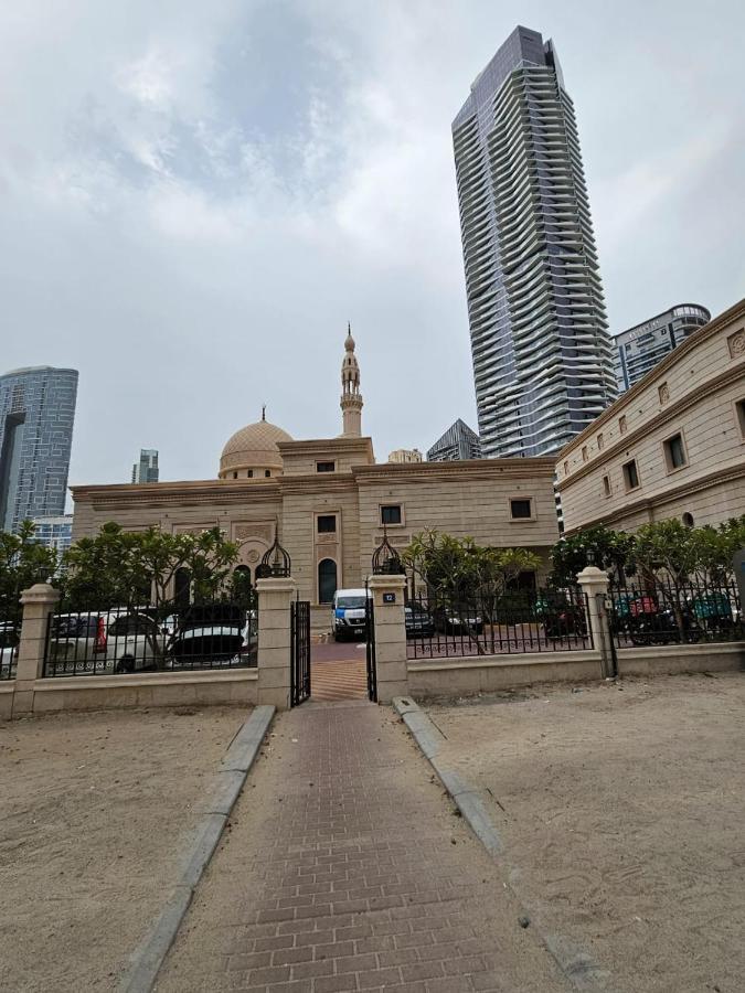 Cosy 2 Bedroom Apartment Dubai