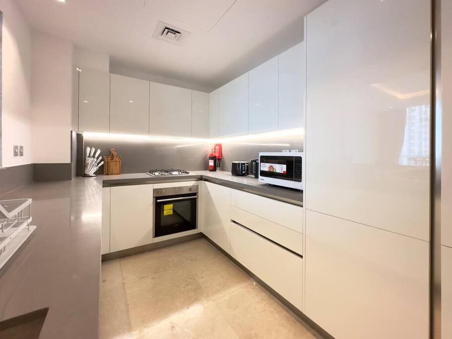 Dar Vacation - Luxury 2br - Skyline View Near Burj Khalifa * Dubái
