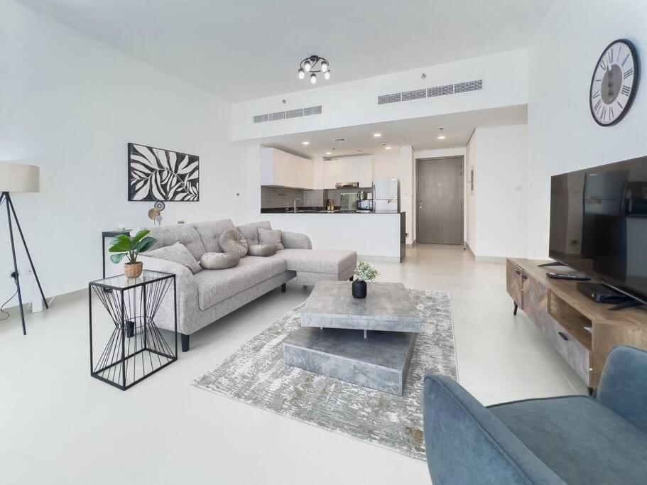 Stonetree - Spacious 3 Bedroom In The Pulse C2 * Dubai