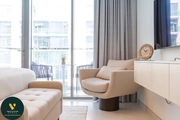 Apartment Vogue Lagoon District One Dubai