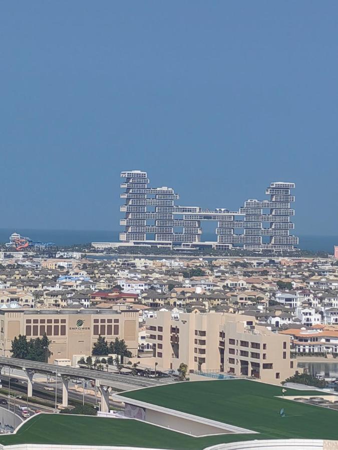 7 Palm Jumeirah Apartment *
