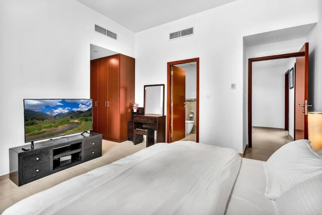 Modern 3br Flat In The Heart Of Jbr Apartamento Dubái