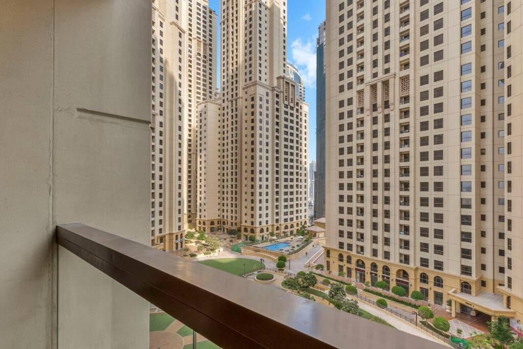 Modern 3br Flat In The Heart Of Jbr * Dubái