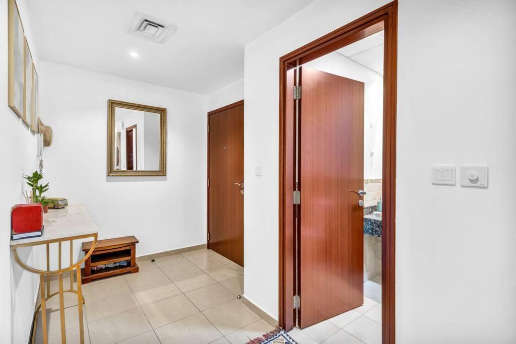 Modern 3br Flat In The Heart Of Jbr Apartamento Dubái