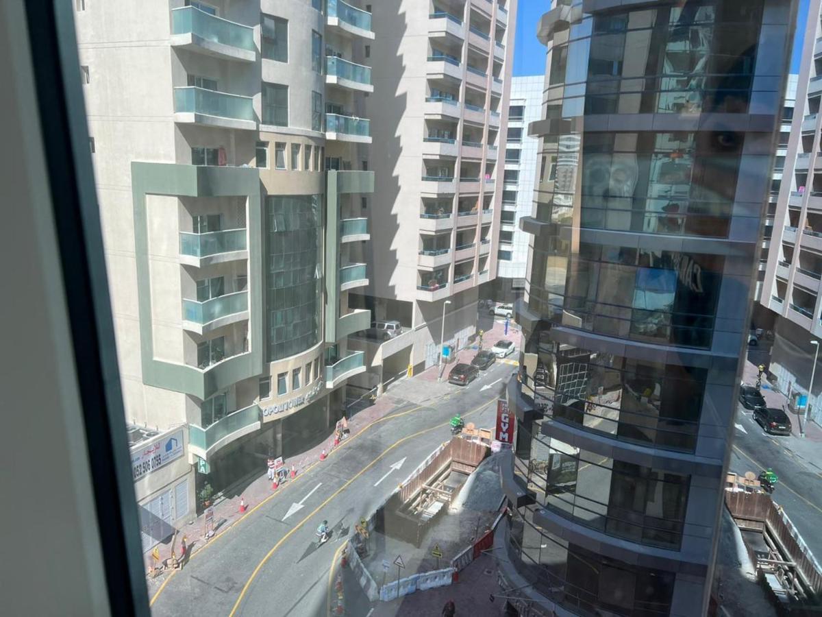 Partition With Window Near Moe Metro Privat bolig Dubai