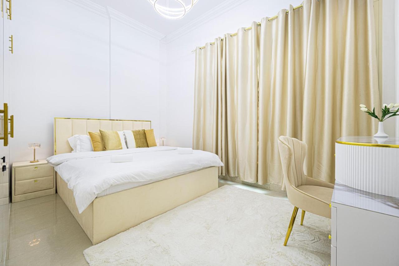 Luxury 1 Bedroom On Marina Walk, Sleeps 5 * Dubai