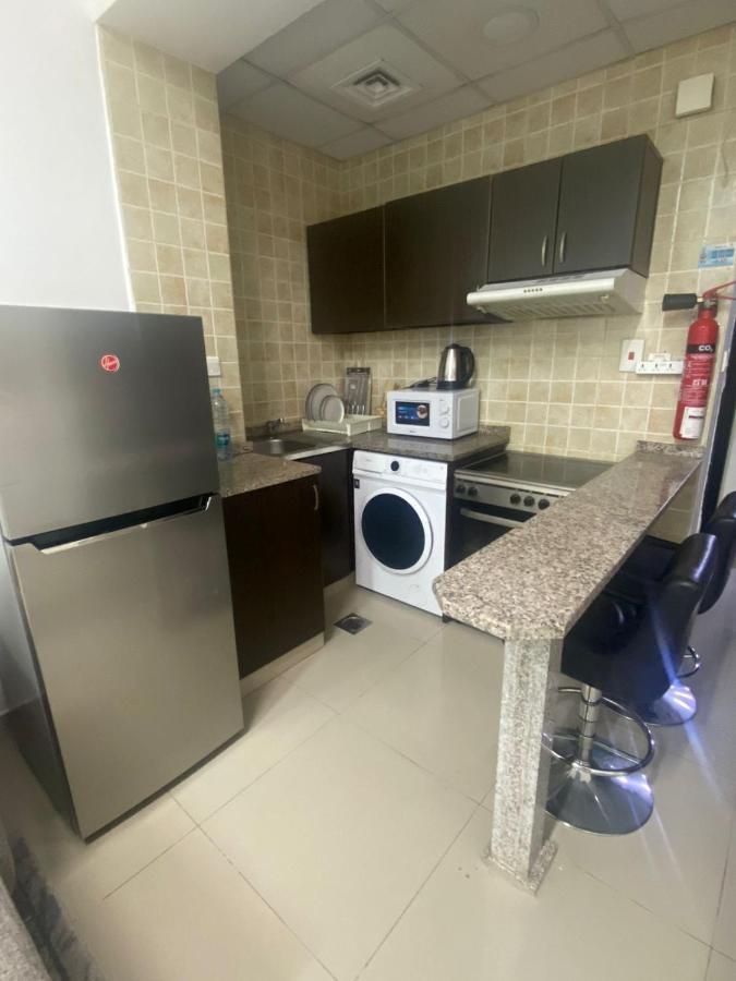 Spacious In Marina With Balcony Apartamento Dubai