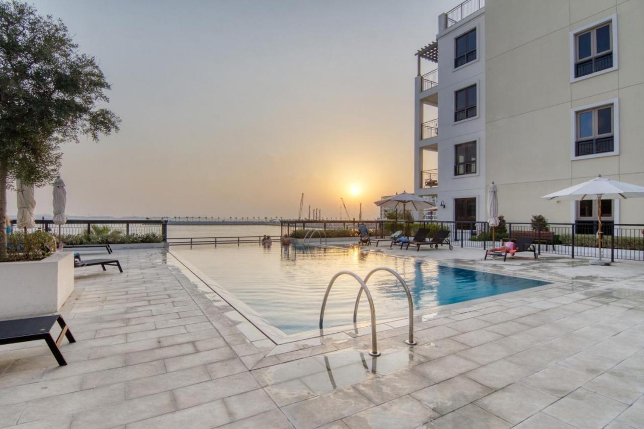 Spacious 2br Flat, La Rive 2 Lägenhet Dubai