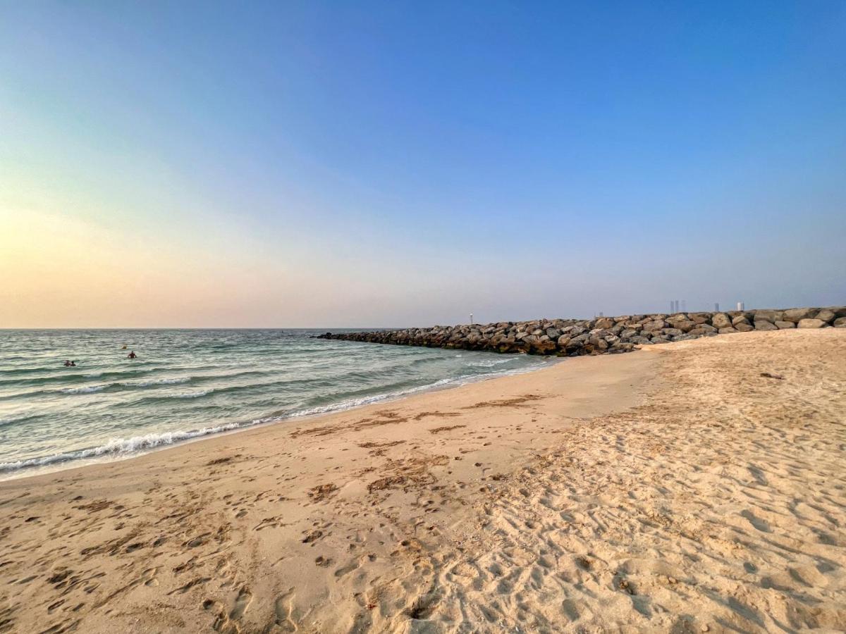Spacious 2br Flat, La Rive 2 Lägenhet Dubai