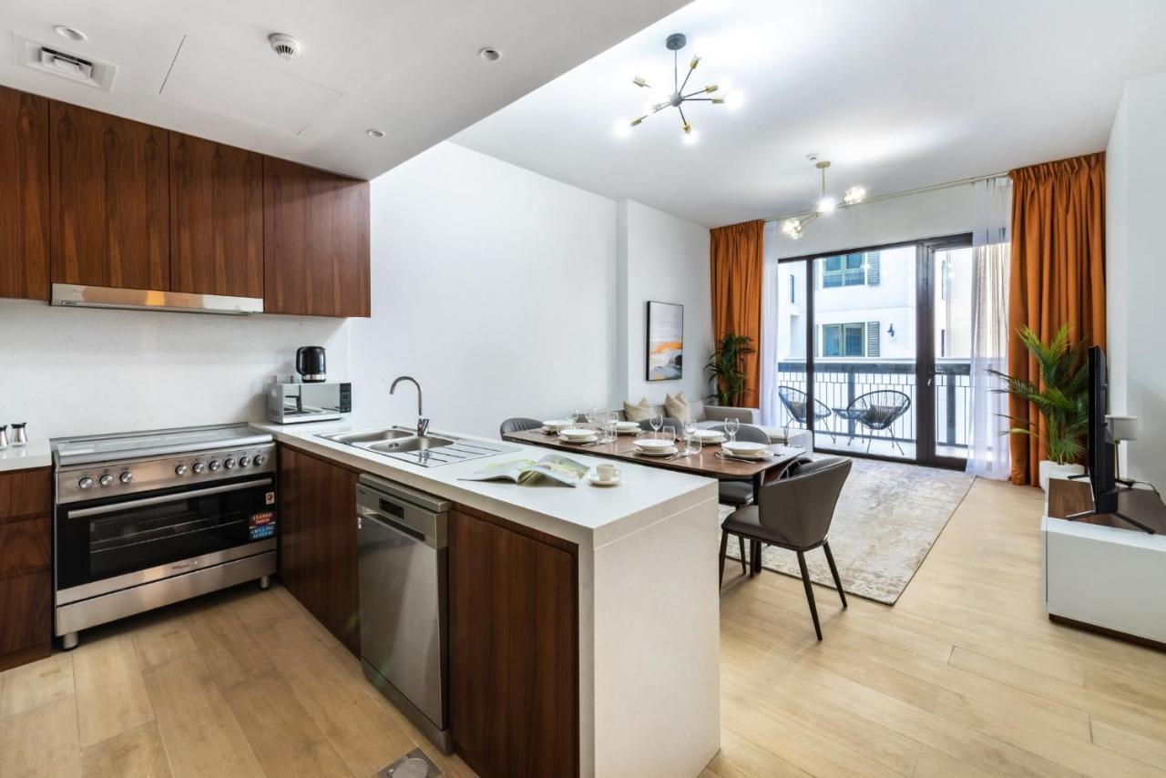 Spacious 2br Flat, La Rive 2 Dubai