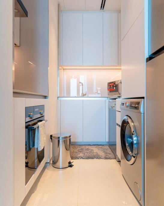 1br •the Address - High Floor *