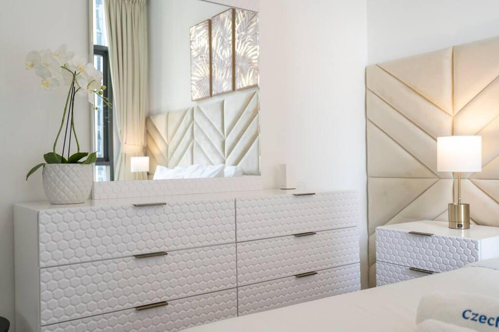 New Listing - Czechin - Jbr A Few Steps Away
