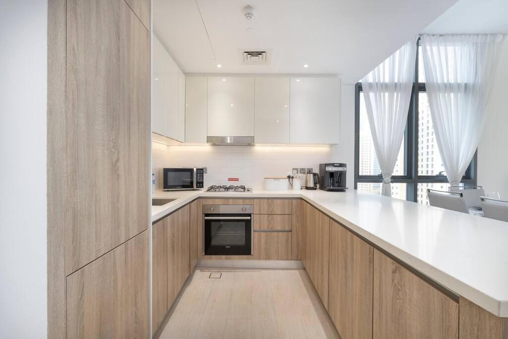 New Listing - Czechin - Jbr A Few Steps Away *
