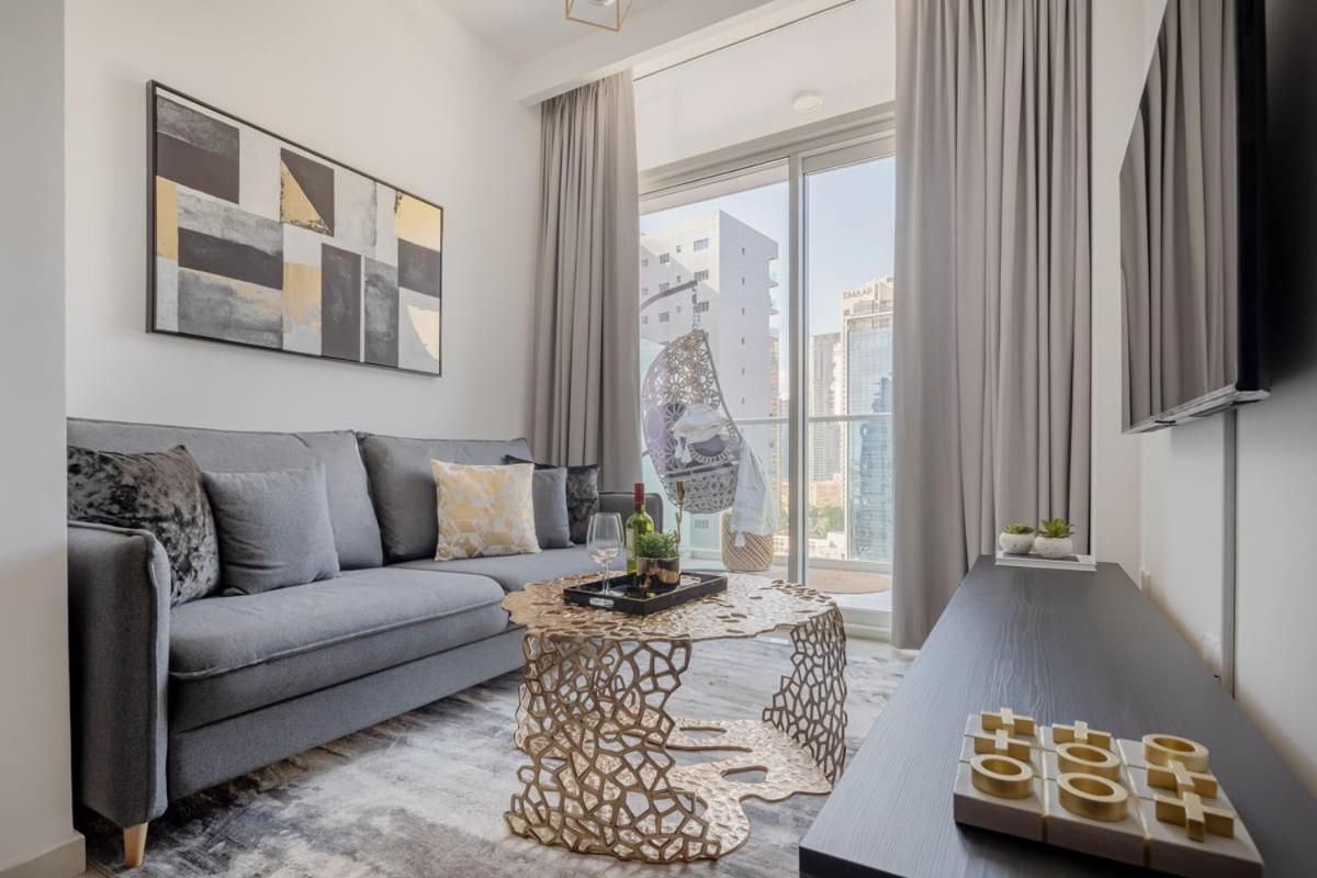 Frank Porter - Vera Apartemen
