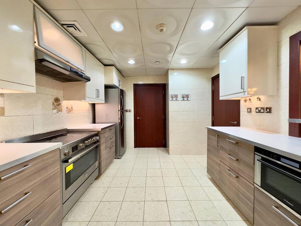 Ostello Ar Holiday Jbr 2 *