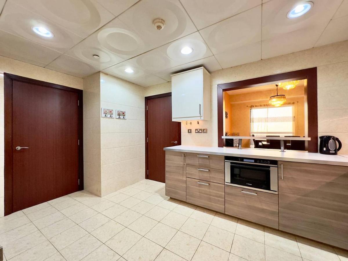 Ostello Ar Holiday Jbr 2 *