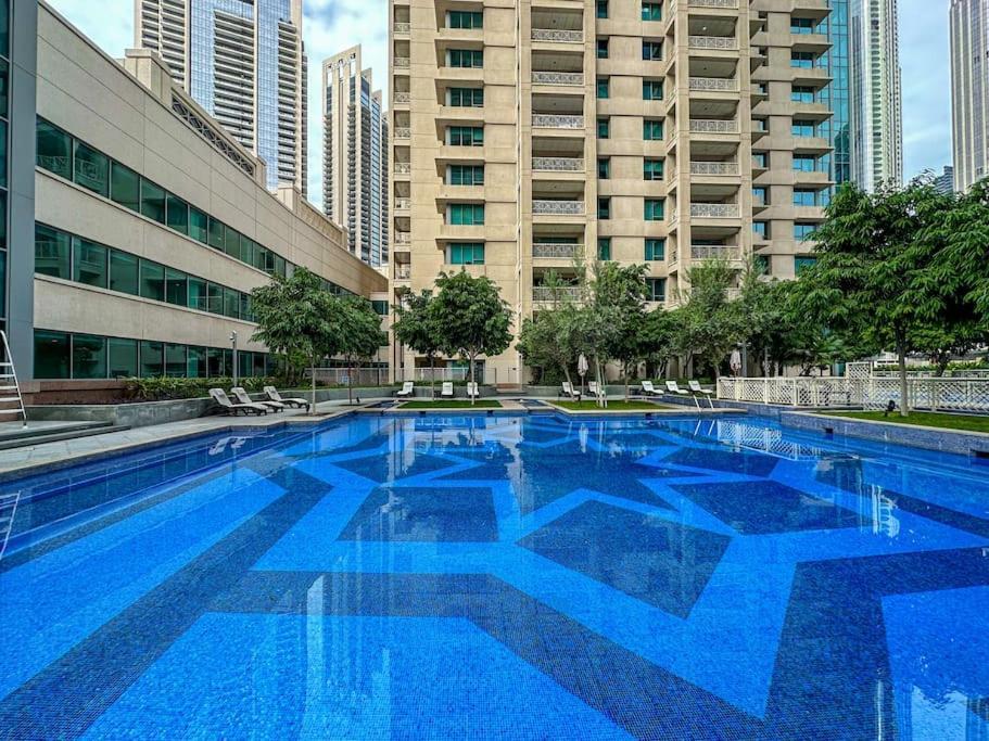 In Part Of Downtown With Amazing Pool Apartamento Dubái