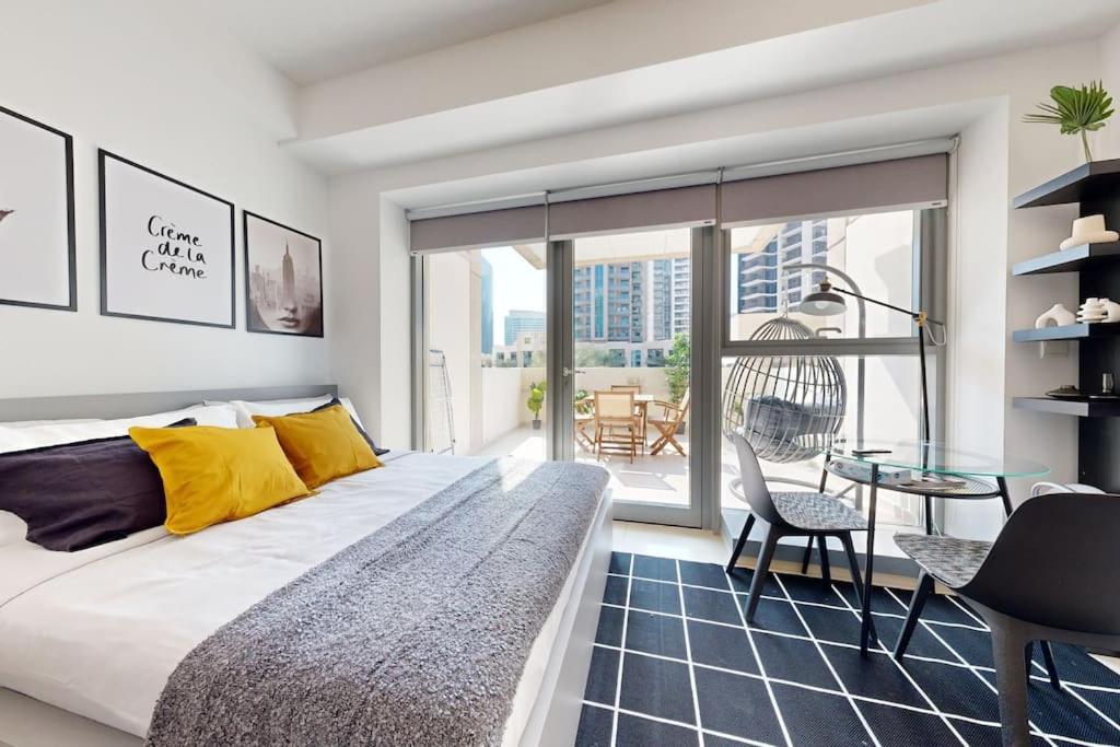 In Part Of Downtown With Amazing Pool Apartamento