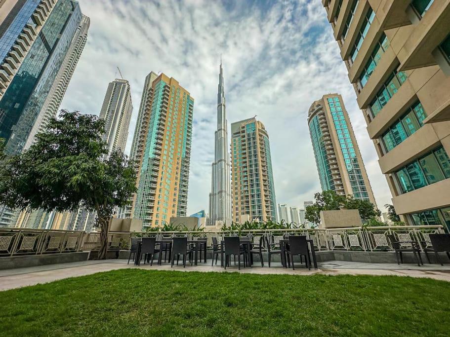 In Part Of Downtown With Amazing Pool Apartamento