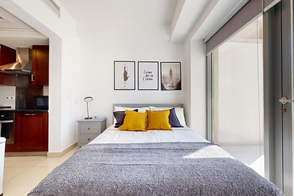 In Part Of Downtown With Amazing Pool Apartamento
